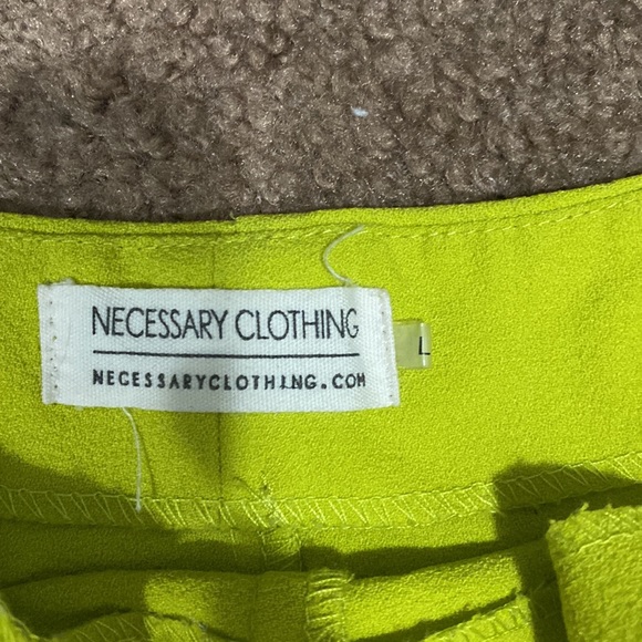 Lime green fashion shorts very pretty - Picture 3 of 3